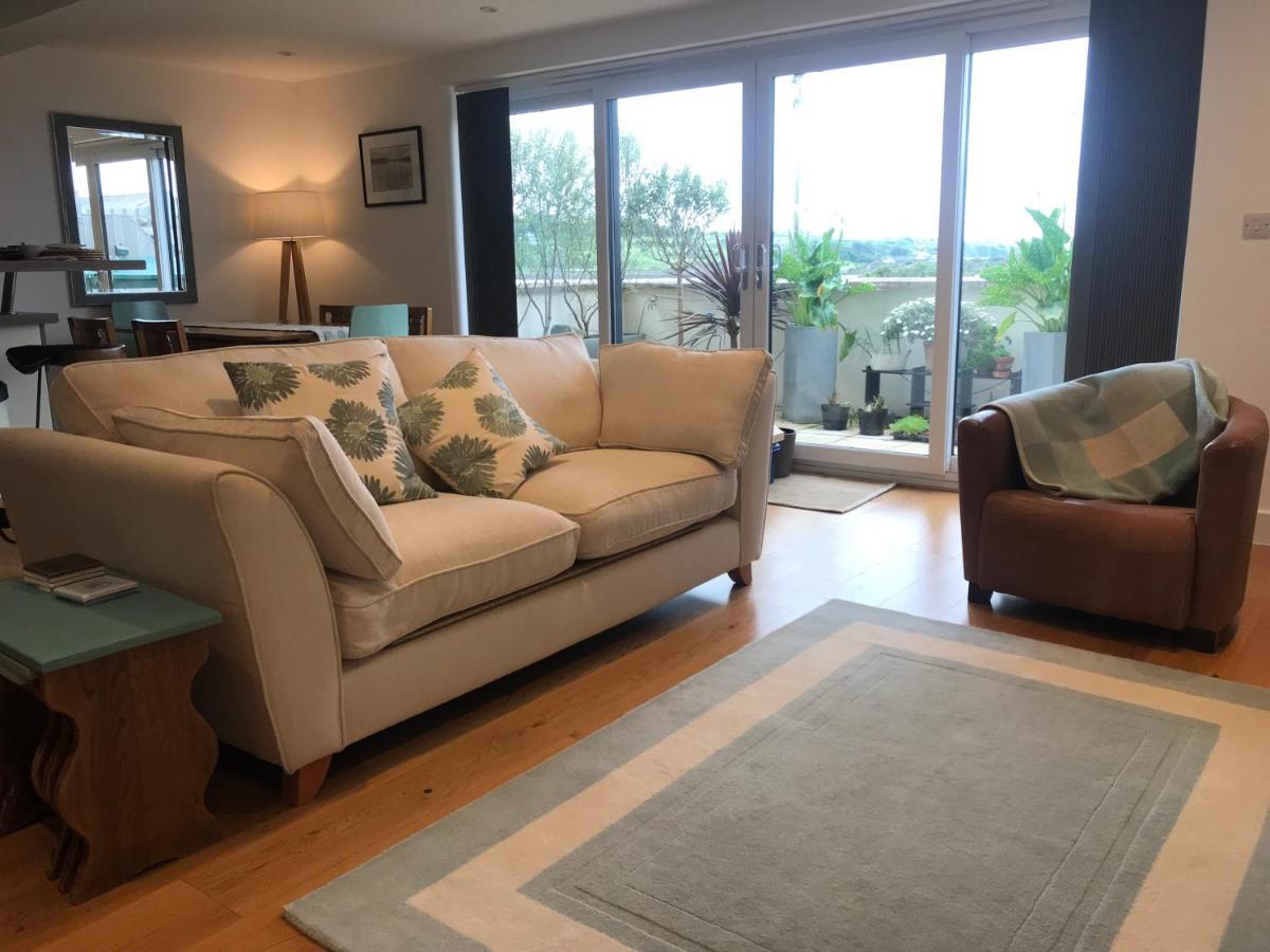 Modern Apartment With Stunning Views, Close To Amenities And St Ives Hayle Bagian luar foto